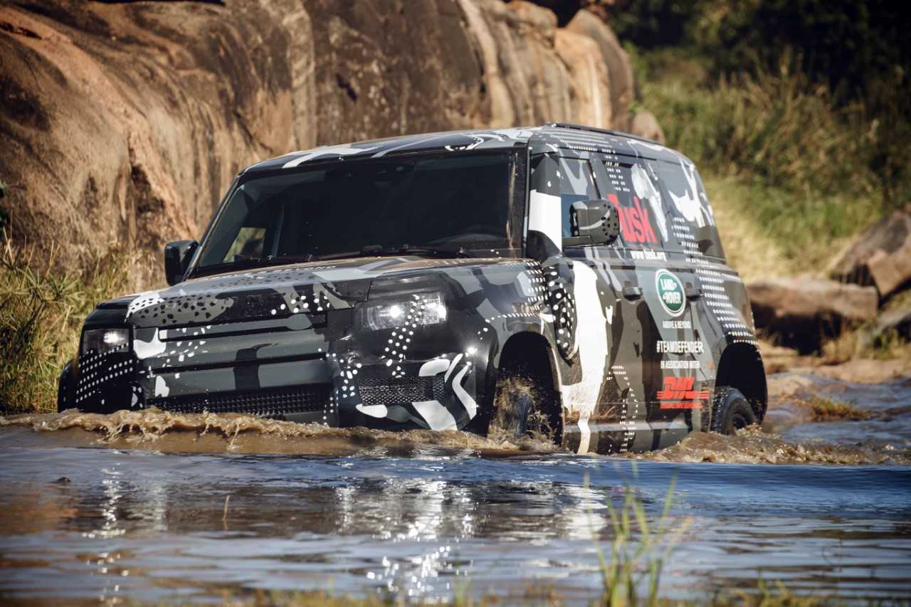 El Land Rover Defender se somete a duras pruebas junto a la fundación 'Tusk Trust'