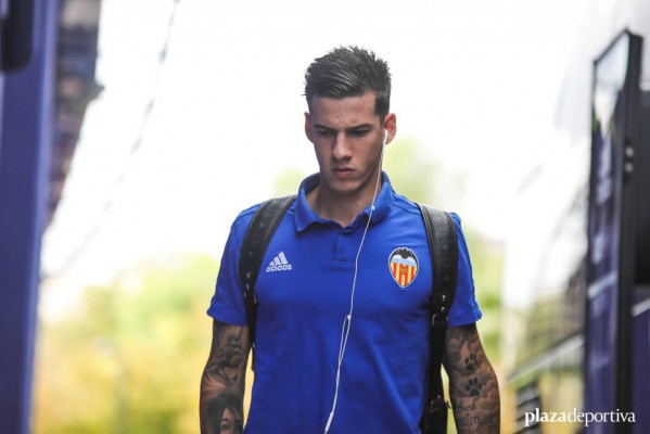 Fran Escribá convence a Santi Mina