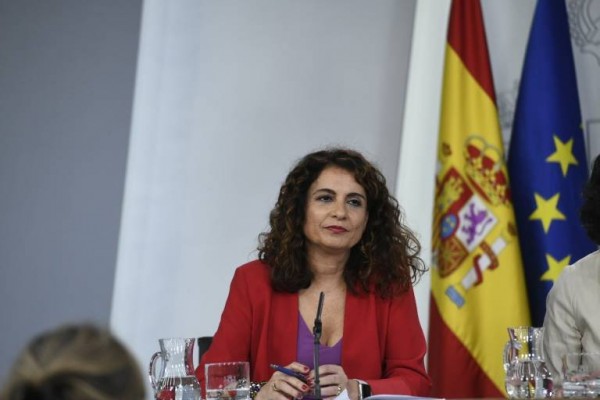 Montero no descarta presentar los Presupuestos Generales de 2019 pero lo ve 