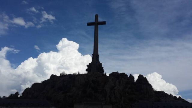 El Supremo suspende cautelarmente la exhumación de los restos de Franco