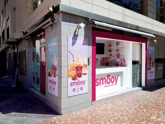 La franquicia de yogur helado Smöoy abre en La Explanada para competir con YoYo