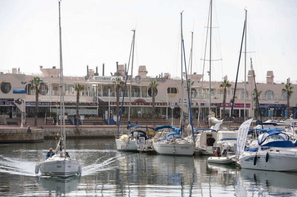 Los hosteleros de la marina confían en que la inversión de 12 millones de los Palacio la reflote