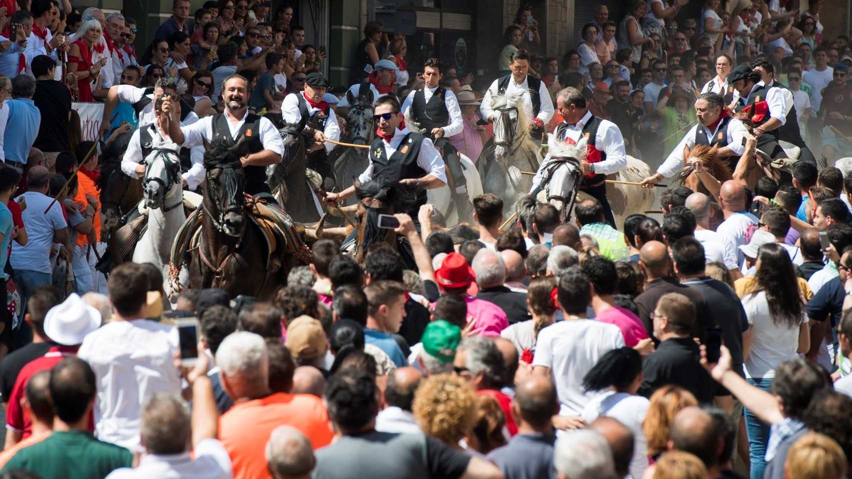 La Diputación destina más de 71.000€ a 17 fiestas de interés turístico de la provincia de Castellón