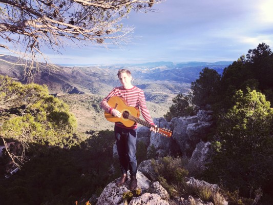 El neozelandés Scott Mannion presenta su nuevo disco, surgido en las montañas de Los Serranos