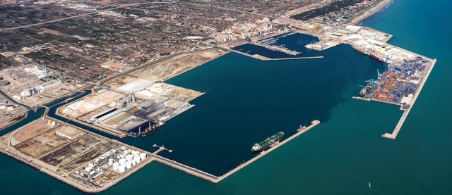 La renuncia de varias empresas retrasa el nuevo muelle de graneles líquidos de PortCastelló a 2021