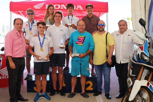 Santa Pola corona a los campeones autonómicos de Windsurf