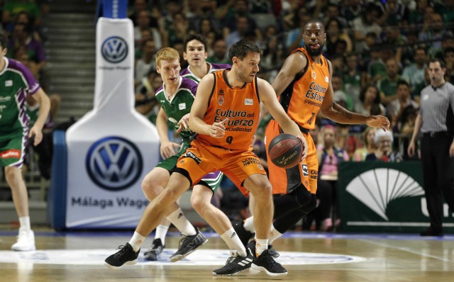 San Emeterio vale un tercer partido en la Fonteta (69-76)