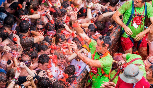 Delegación refuerza el nivel 4 de alerta terrorista en la Tomatina de Buñol y la Cordà de Paterna
