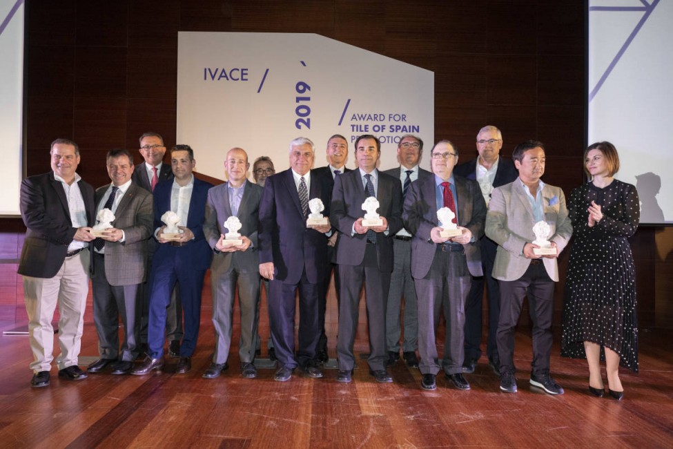 Homenaje del Ivace a los principales importadores estadounidenses de cerámica durante la pasada edición de Cevisama en Feria Valencia. - 