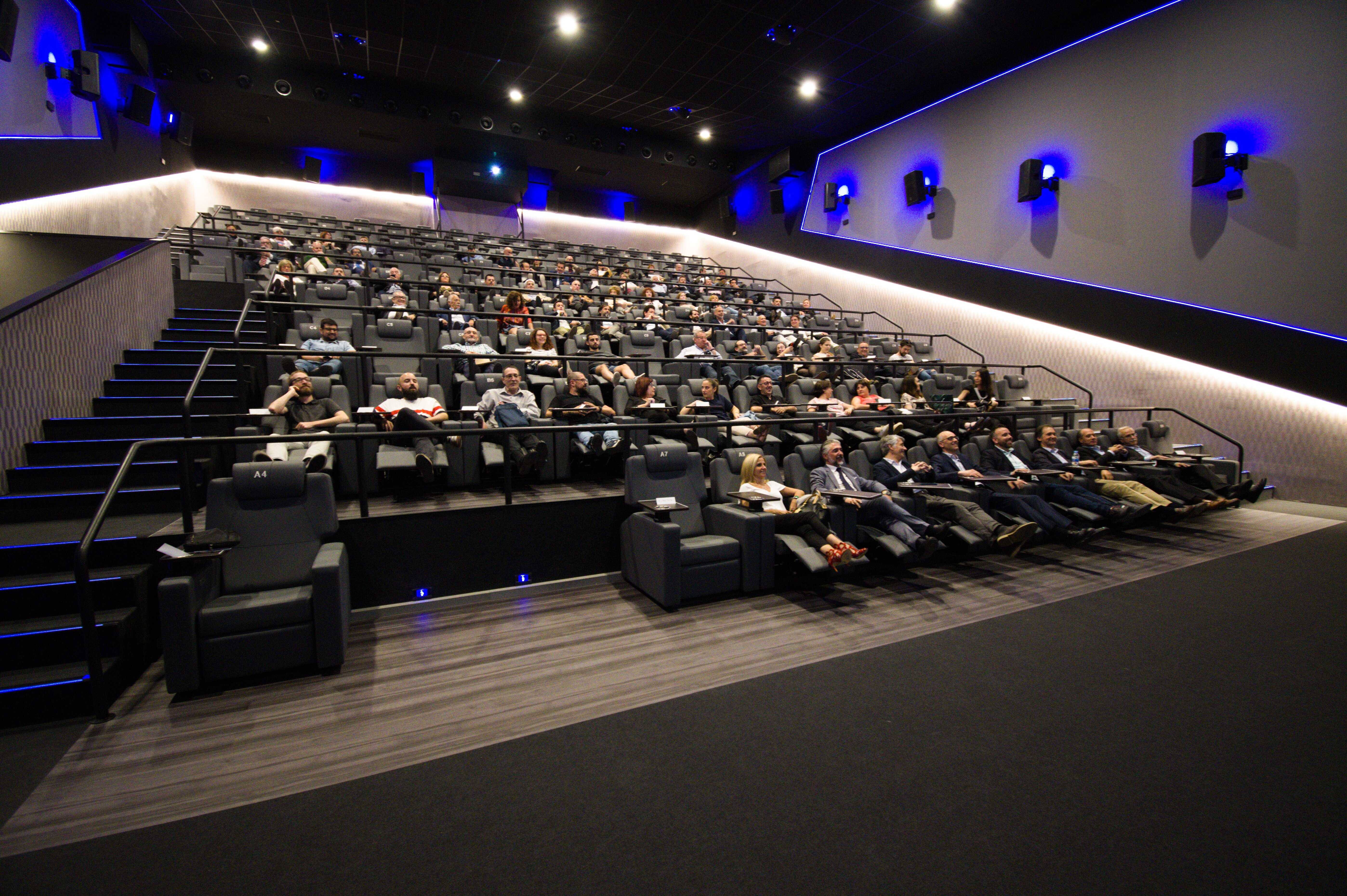 Ahora sí: Castelló se vuelve 'premium' con un cine donde recostarse o tomarse un 'gin' es posible