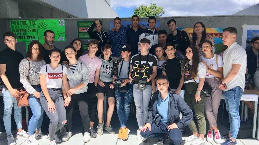 Primeros auxilios o conservación del paisaje: así son los drones ideados por alumnos de Almassora  