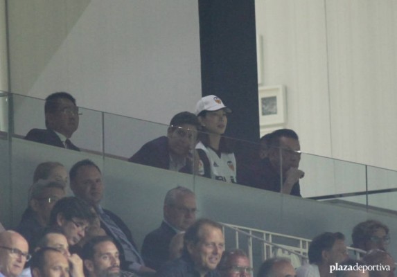 Peter Lim aterriza en Londres tras atar la cesión de Guedes en París