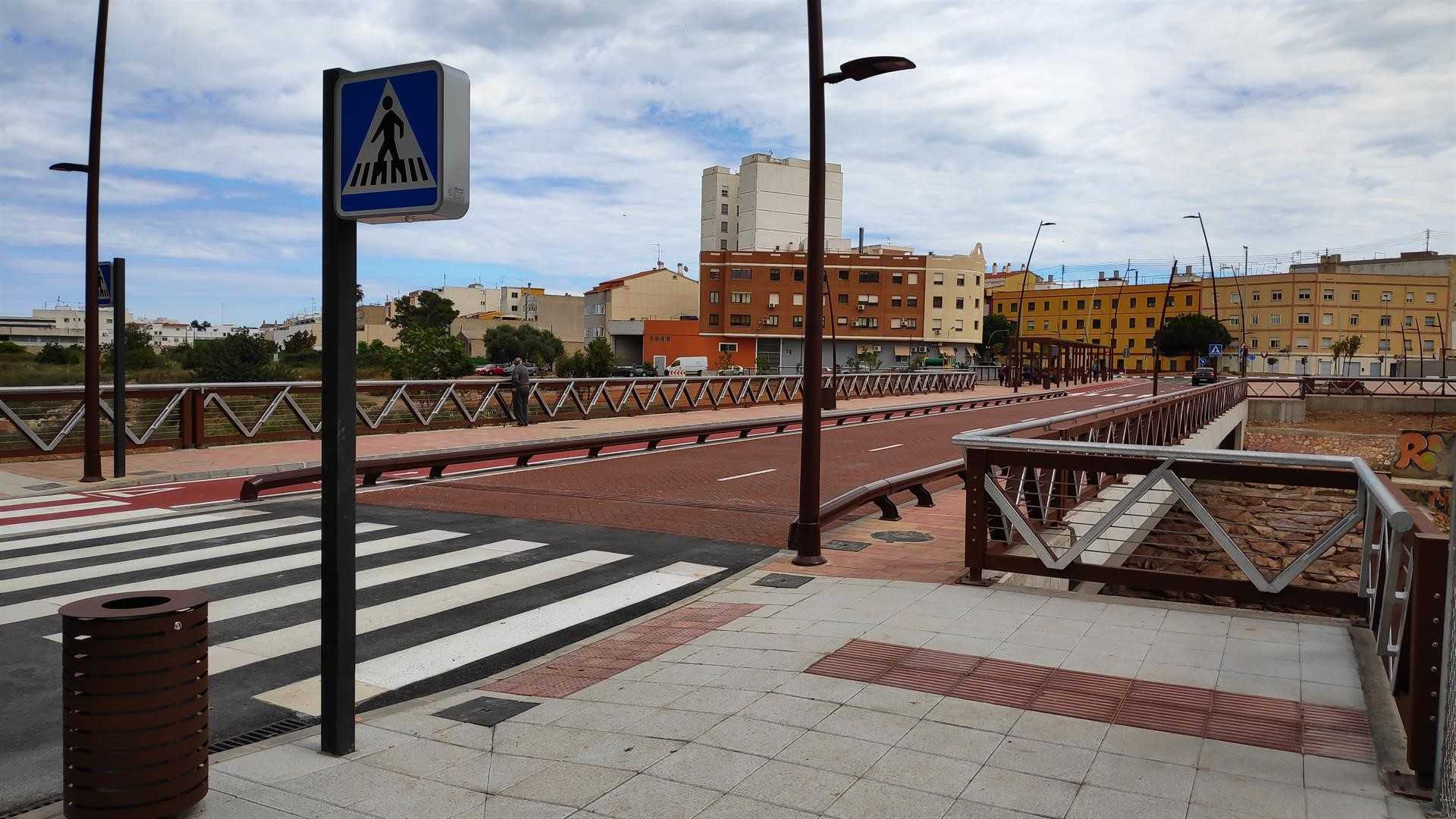 El Ayuntamiento abre al tráfico el nuevo puente del río Seco