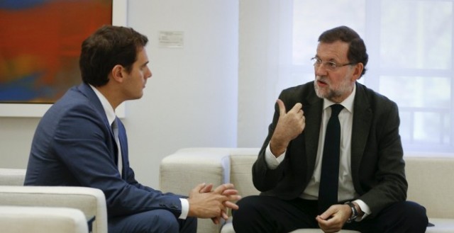 Rajoy recibe mañana a Pablo Iglesias y Albert Rivera en Moncloa para explorar las posibilidades de formar Gobierno