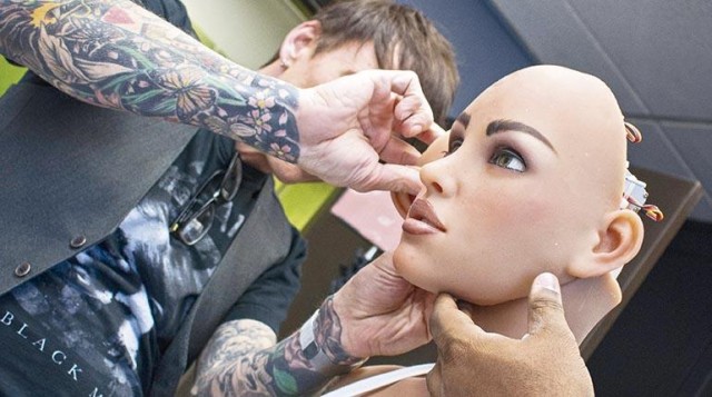 Lo último en sexo: robots dotados con inteligencia artificial que imitan comportamientos íntimos