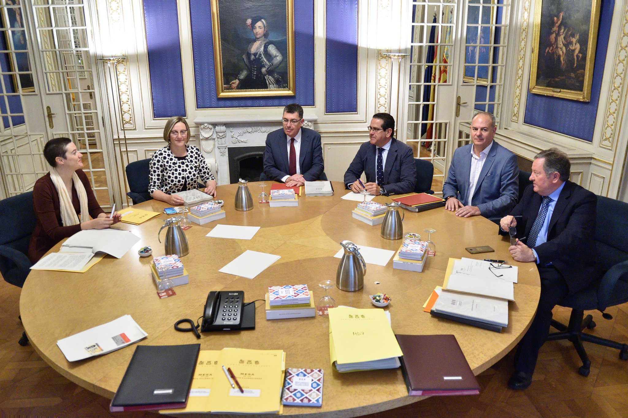 Les Corts proponen acumular las votaciones al final de los plenos y que el Botànic no pregunte a Puig