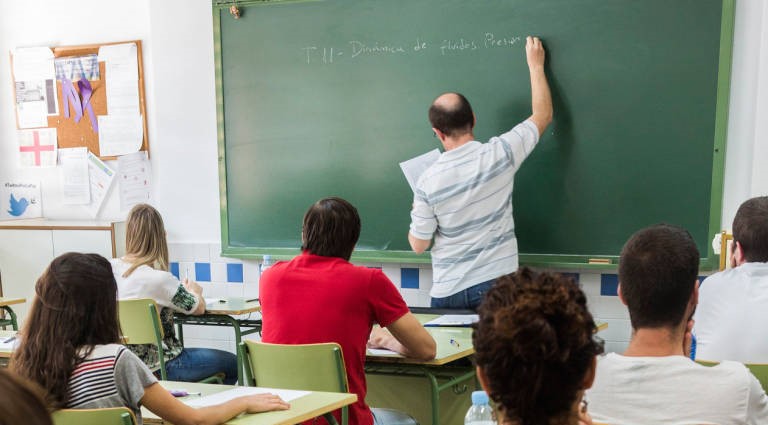El pluriempleo marca máximos liderado por maestros, administrativos y médicos