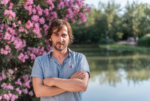 Diego Mir firma el cartell de la Mostra de València