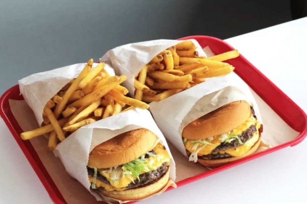 Nutricionistas advierten de que 1 de cada 3 personas opta por 'fast food' frente a restaurantes