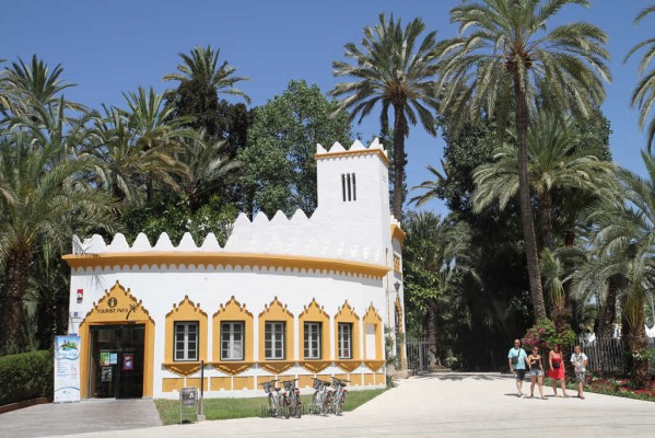 La Generalitat y Elche firman un convenio para actualizar la red de oficinas de turismo locales
