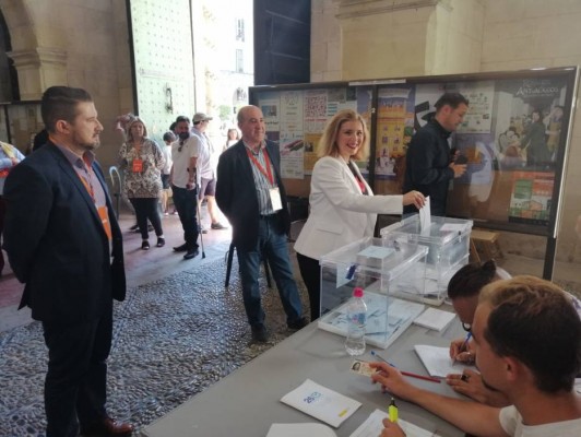 Escrutinio abierto: todos pendientes de las papeletas de Cs computadas como votos nulos