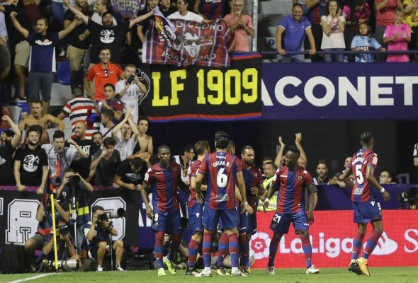 El Levante, de penalti, retorna a lo grande y se lleva el duelo regional