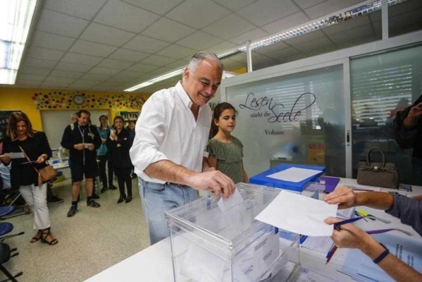La UE se tiñe de azul con una amplia mayoría conservadora de populares y liberales
