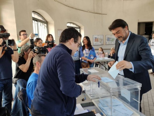 26M en Alicante: el PP empata al PSOE con 9 ediles pero podría gobernar con Cs y Vox