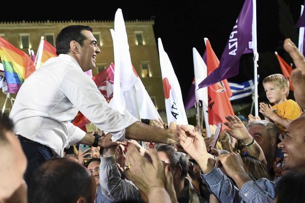 Tsipras adelanta las elecciones en Grecia tras su derrota en las elecciones europeas
