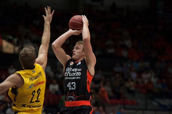 El Valencia Basket vence al Tenerife y firma su mejor arranque liguero