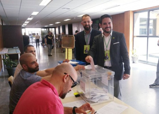La Junta Electoral obliga a Contigo Elche a retirar credenciales de apoderados con la foto de David Caballero