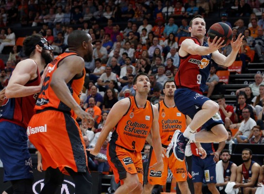 Un buen Valencia con el brillo de Labeyrie deja a Baskonia sin segunda plaza