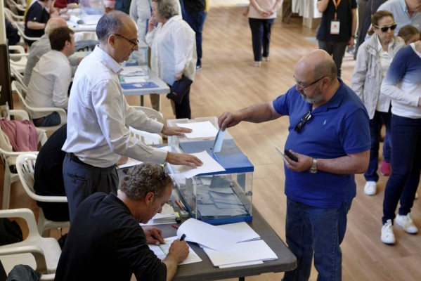 Casi 430.000 castellonenses llamados al colegio 