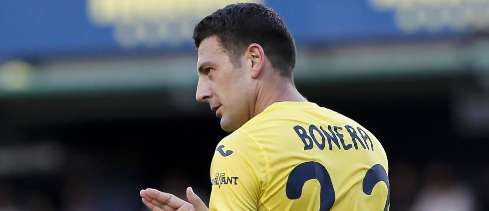 Bonera, único que acaba contrato en el Villarreal, podría seguir en el organigrama del club