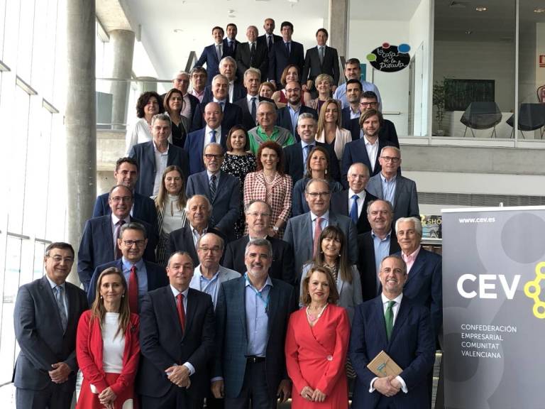 Foto de familia del nuevo comité ejecutivo de la patronal autonómica. Foto: CEV - 
