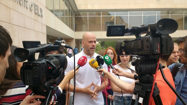 Podemos Elche propone bajar un 30 % el sueldo del alcalde y ediles

