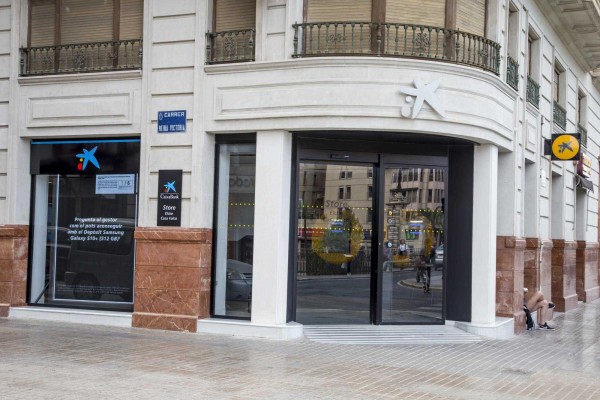CaixaBank inaugura su nueva oficina en Elche y alcanza las cuatro 'Stores' en la provincia