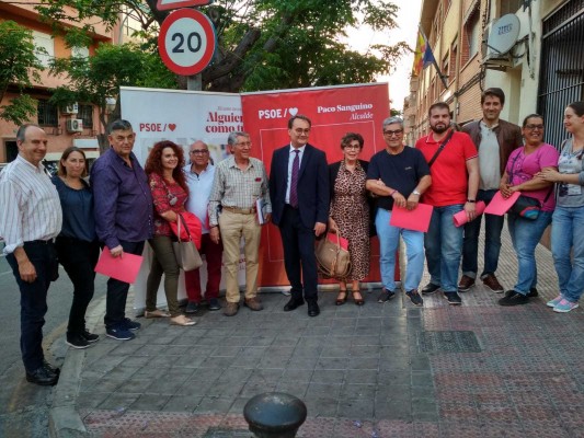 Sanguino exhibe ante los vecinos el acuerdo de Avant sobre el Parque Central