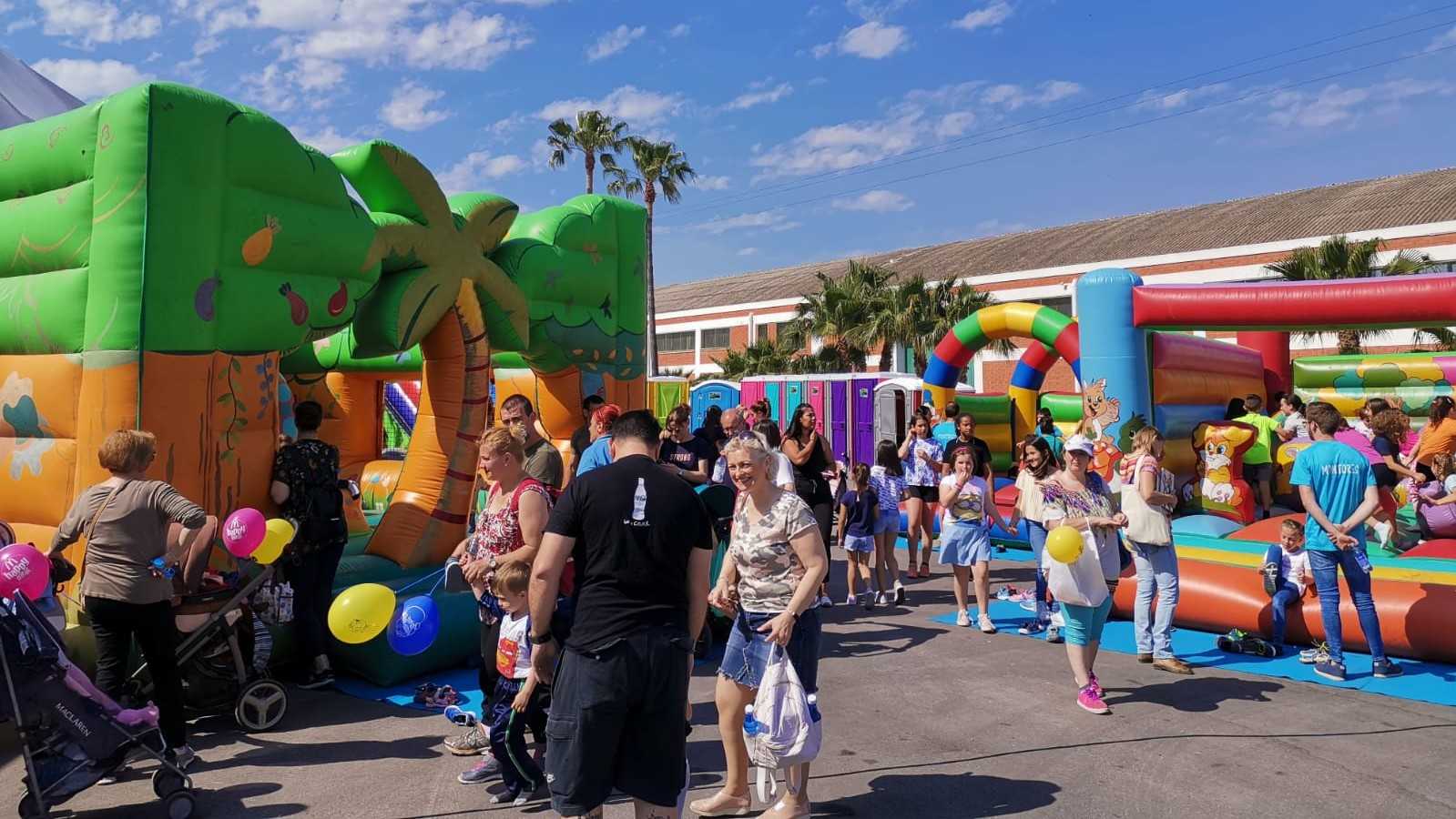 Hinchables, juegos y fiesta de la espuma para celebrar el Día de los Niños de Almassora