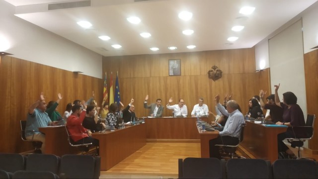 Orihuela aprueba en Pleno, con críticas, las alegaciones contra la segregación de Casas Baratas 