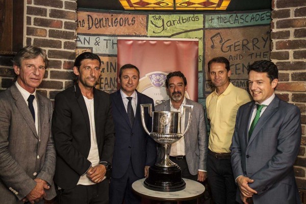 El mítico Bar Torino vuelve a la vida a dos días de que el Valencia CF pueda levantar la Copa
