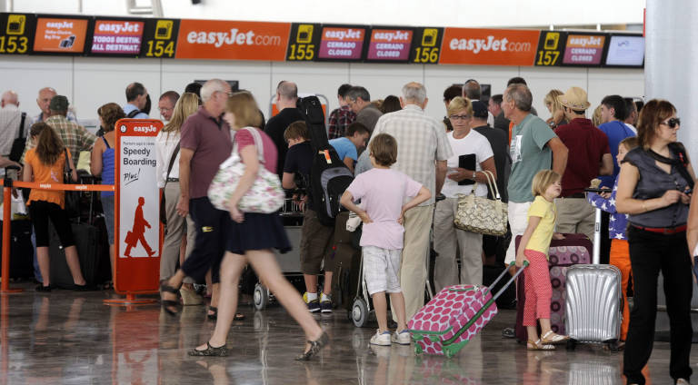 CCOO resucita el 'fantasma' de la huelga en El Altet: los trabajadores decidirán en asamblea 