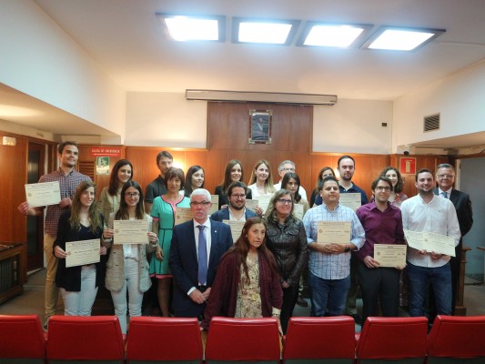 El Colegio de Médicos de Castellón entrega sus becas de investigación y apoyo a la formación