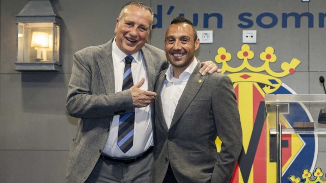 Cazorla recibe la insignia de oro del Villarreal