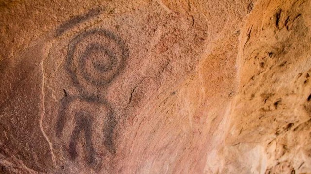 Vilafamés exhibe su arte rupestre con visitas guiadas al Abric del Castell