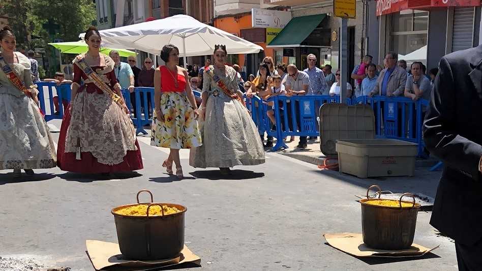Almassora celebra Santa Quitèria repartiendo 7.300 raciones del tradicional 'Arròs de les Calderes'