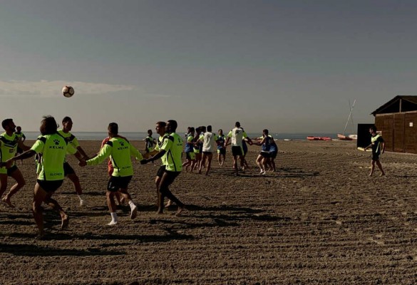 El Elche comienza a preparar partido ante el Nàstic en la playa
