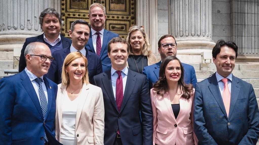 El diputado nacional del PPCS, Óscar Clavell, jura su cargo en el Congreso