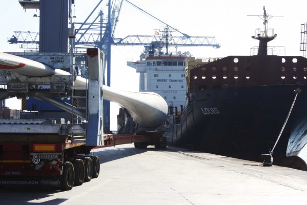 PortCastelló exhibe su potencial en afrontar cargas especiales en la feria Breakbulk Europe de Bremen