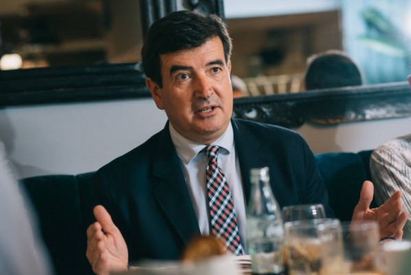 Fernando Giner se compromete a impulsar un centro de especialidades en la antigua Fe